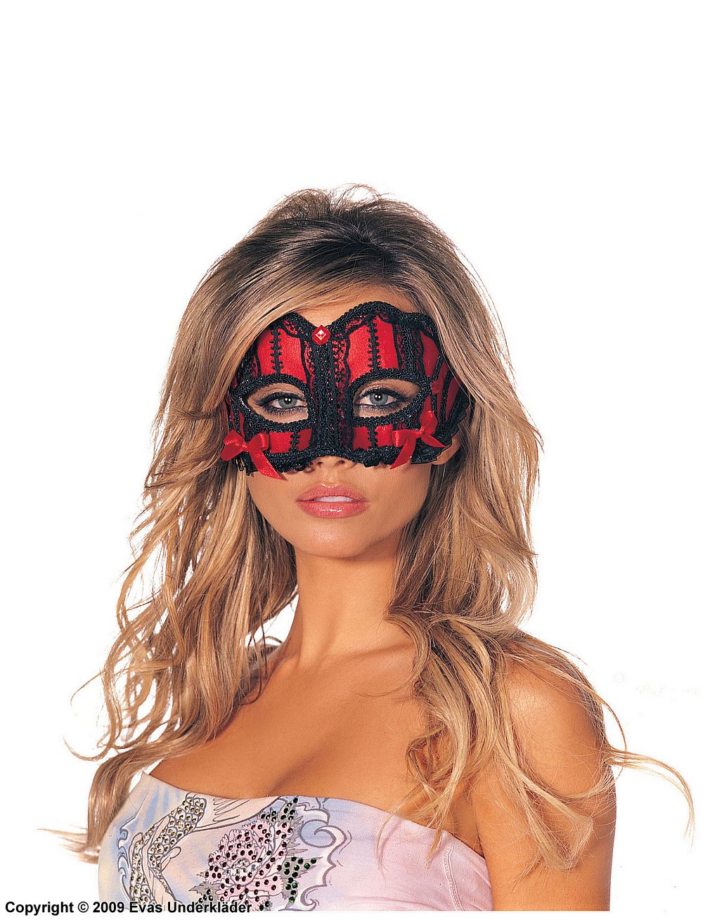 Mask in red and black